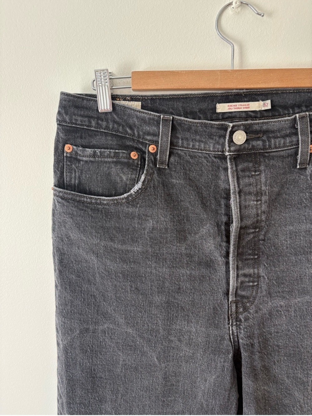 Levi's Ribcage Straight Button Fly Jeans Size 32 High Rise Gray Wash
Denim Chic - Picture 6 of 14